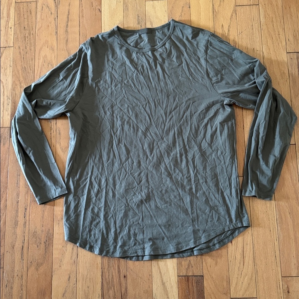 Nuuds | Men's Long Sleeve Curved Hem T-Shirt | Olive Green | size XL